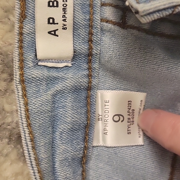 AP Blue jeans. Size 9 NEVER WORN. - Picture 3 of 4